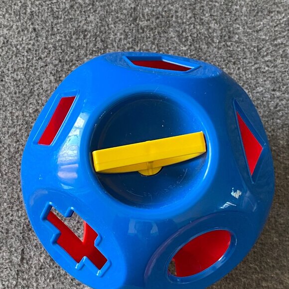 Tupperware Vintage Classic Shape-O Ball Red & Blue w/Yellow Shapes Learning Toy - Picture 8 of 12